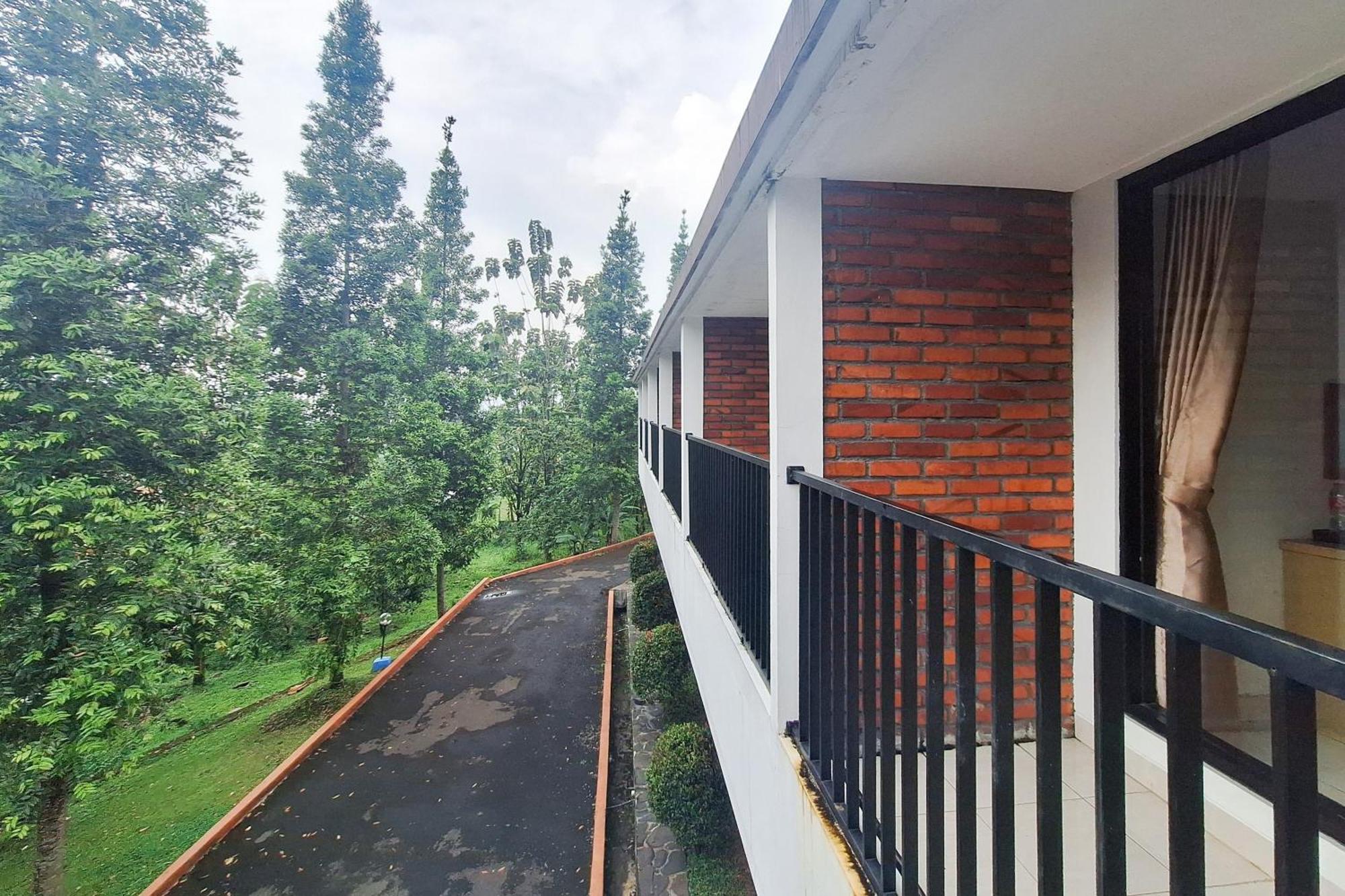 Reddoorz Resort At Tridaya Cisarua Puncak Exterior foto