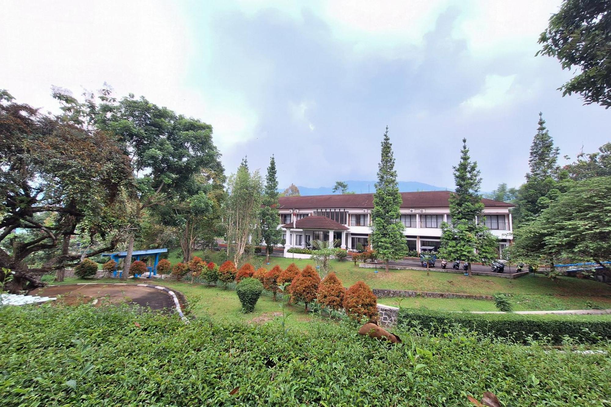 Reddoorz Resort At Tridaya Cisarua Puncak Exterior foto