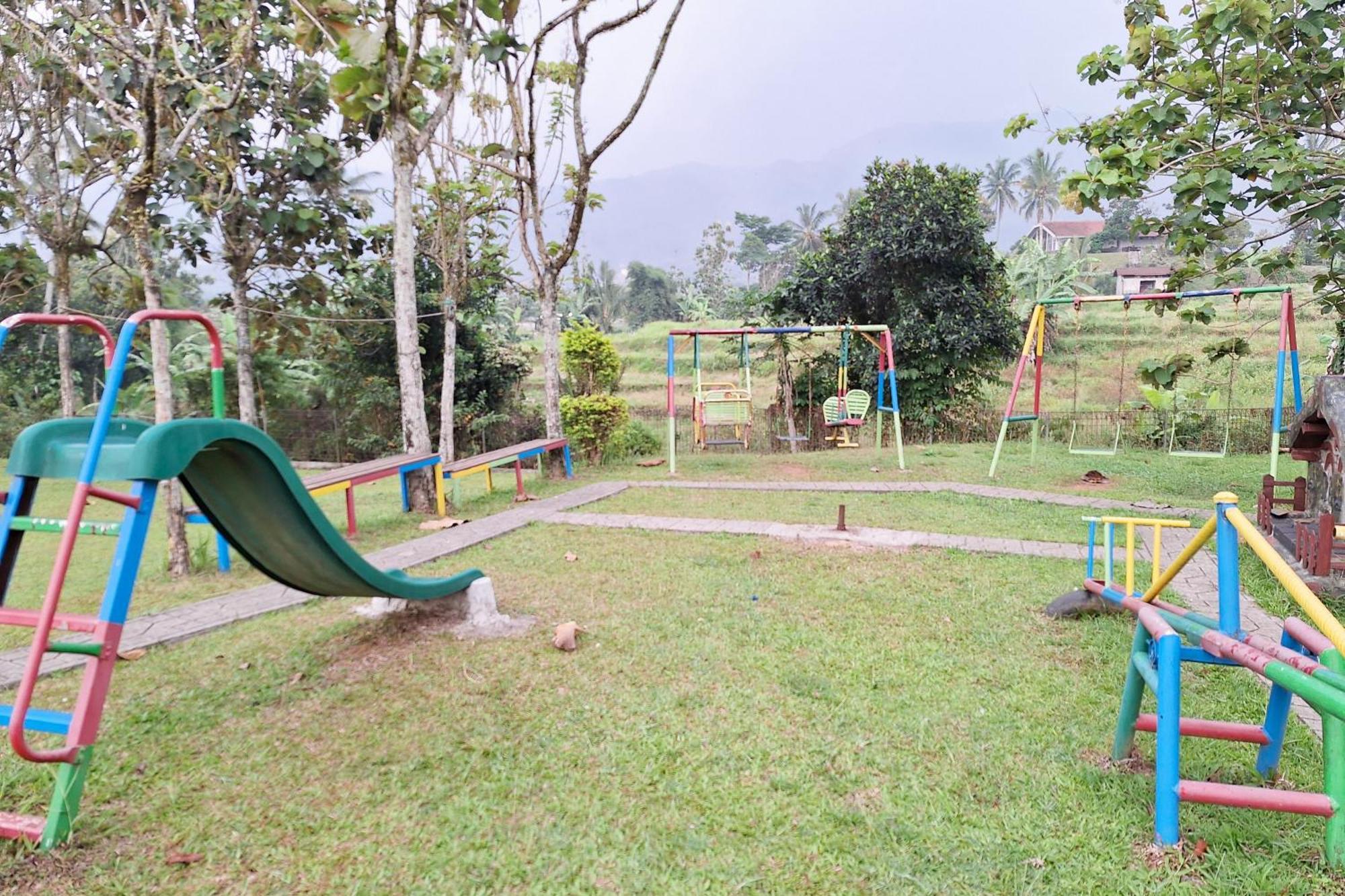 Reddoorz Resort At Tridaya Cisarua Puncak Exterior foto